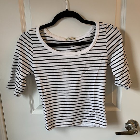 ✨3 for $12✨COTTON ON Elbow Sleeve Scoop Neck - Picture 1 of 3